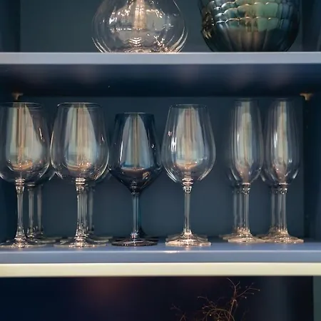 Colourpop: Luxurious Uptown In Lägenhet