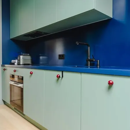 Colourpop: Luxurious Uptown In