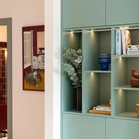 Colourpop: Luxurious Uptown In Appartement *