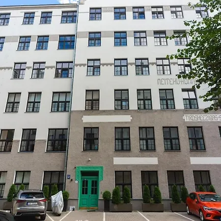 Colourpop: Luxurious Uptown In Apartment Riga